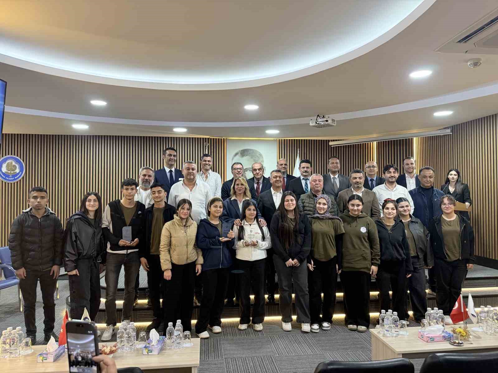 Tarsus’ta ekonomiye değer katanlara ödül
Tarsus’ta ekonomiye değer katanlara ödül