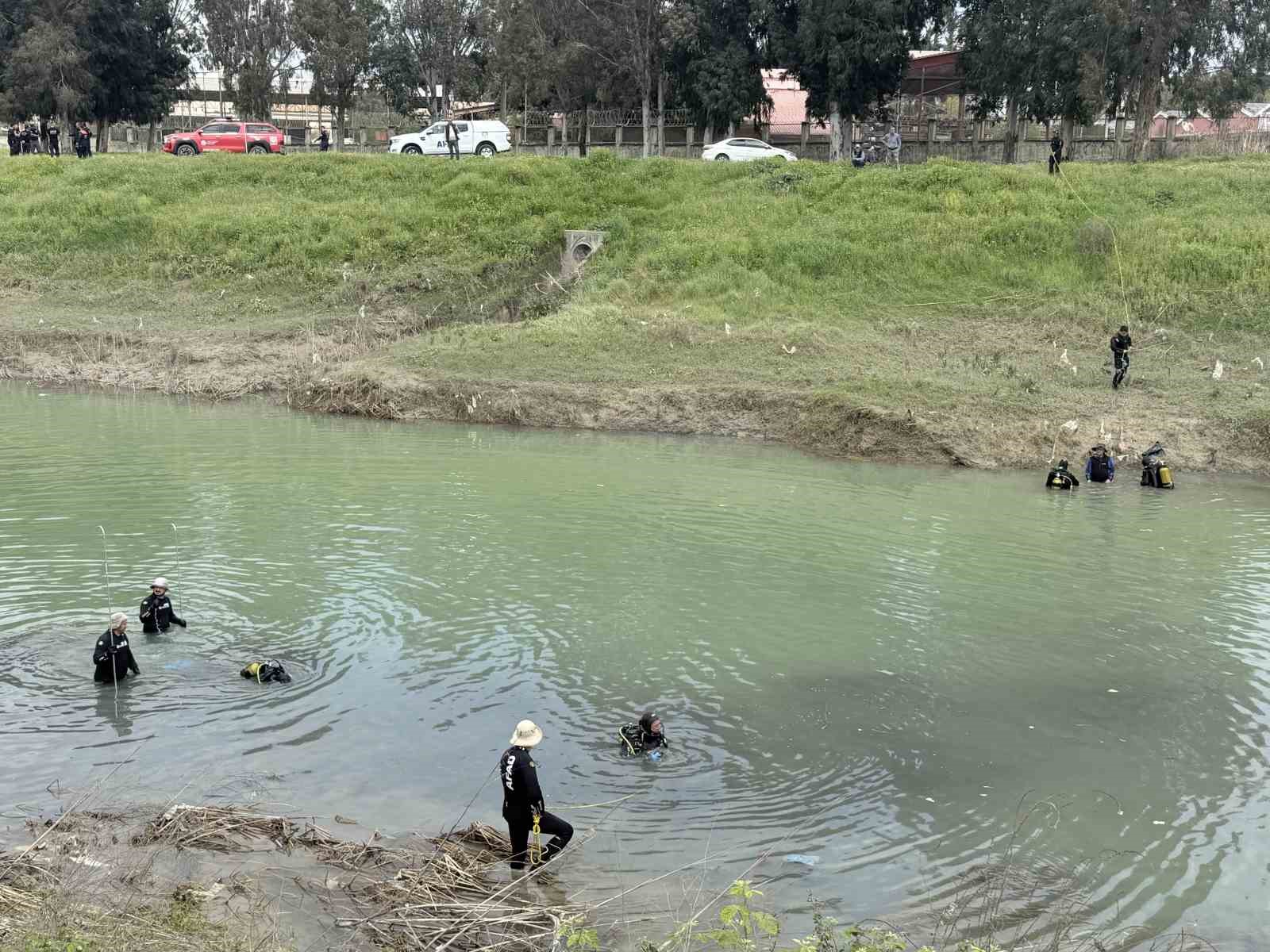 Tarsus’ta ırmakta kaybolan genci arama çalışmaları sürüyor
