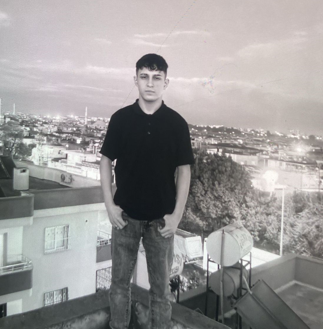 Tarsus’ta kayıp genç akıntıya böyle kapıldı: Son görüntüleri ortaya çıktı
Tarsus’ta kayıp genç akıntıya böyle kapıldı: Son görüntüleri ortaya çıktı