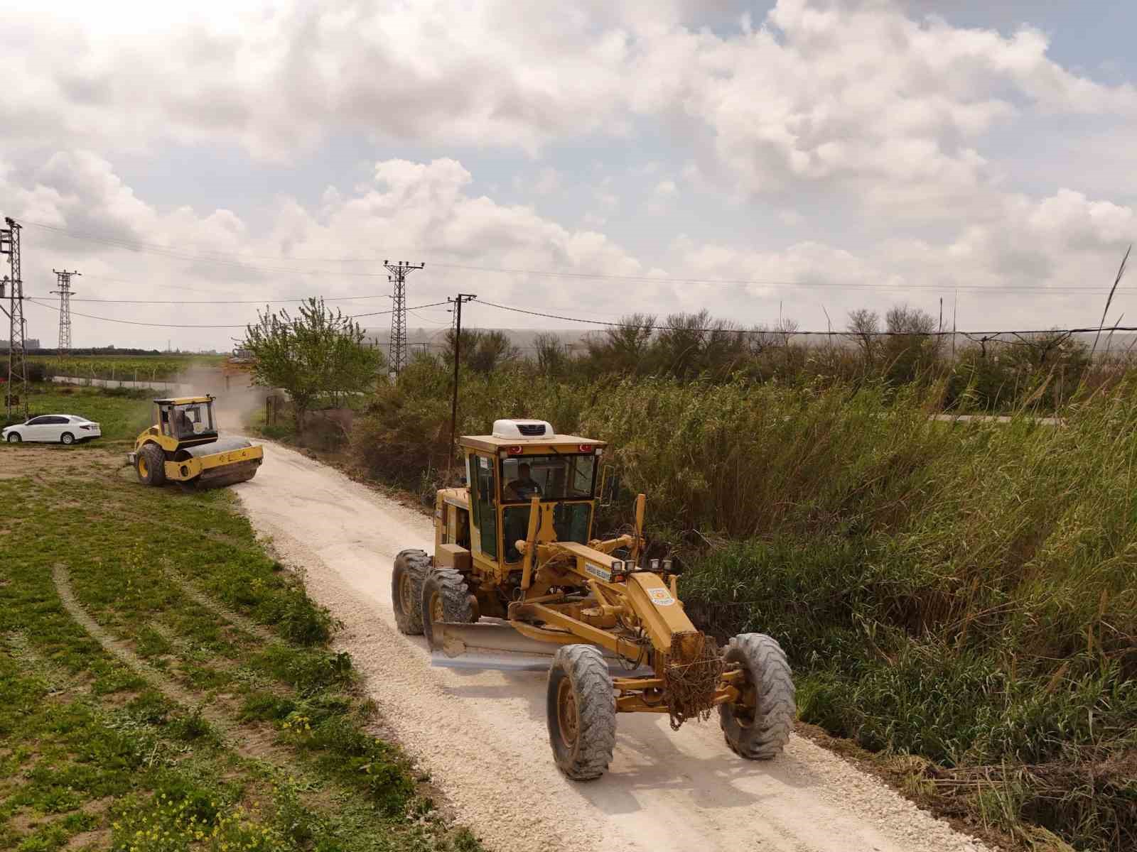 Tarsus’ta yağıştan zarar gören yollar yeniden düzenlendi
