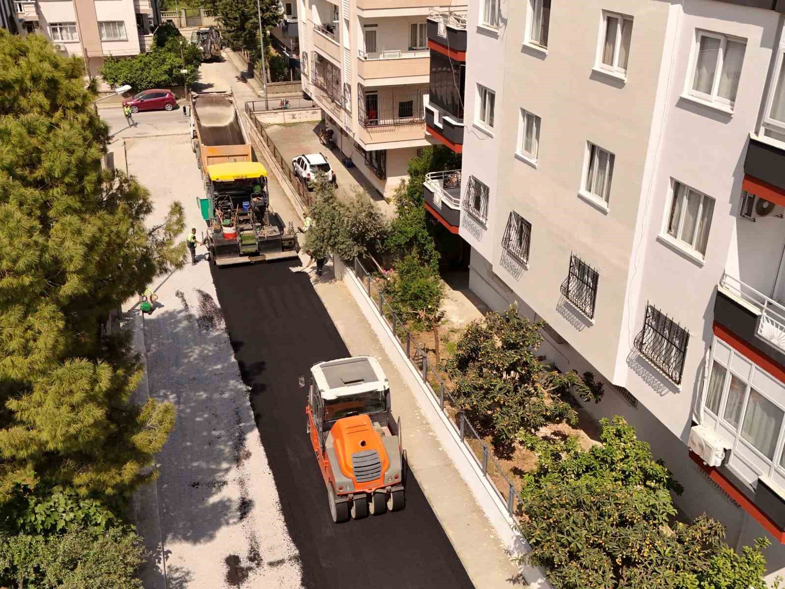 Tarsus’ta yol yenileme çalışmaları hız kesmiyor
