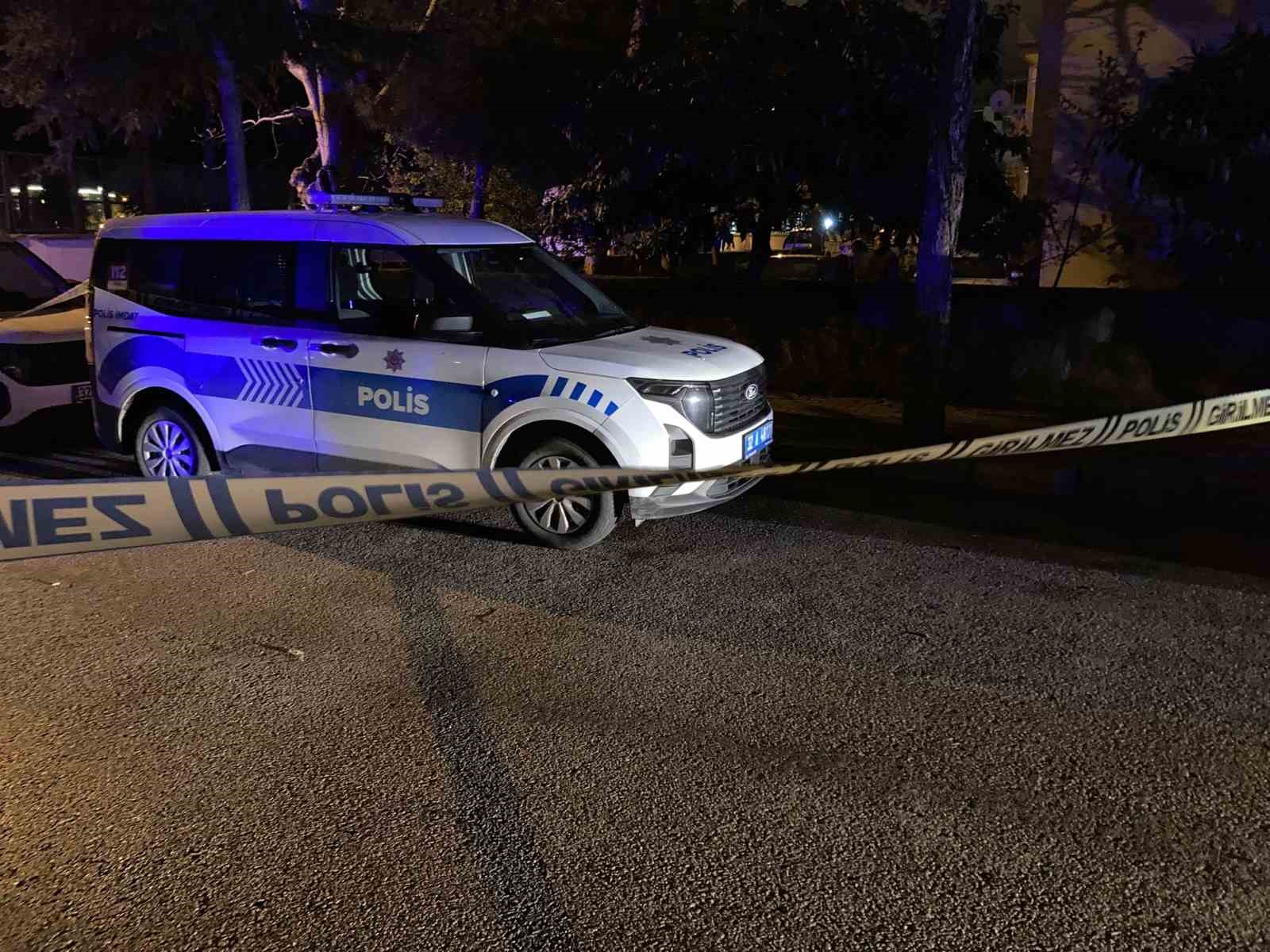 Tartıştığı akrabasını silahla yaralayıp intihar etti
