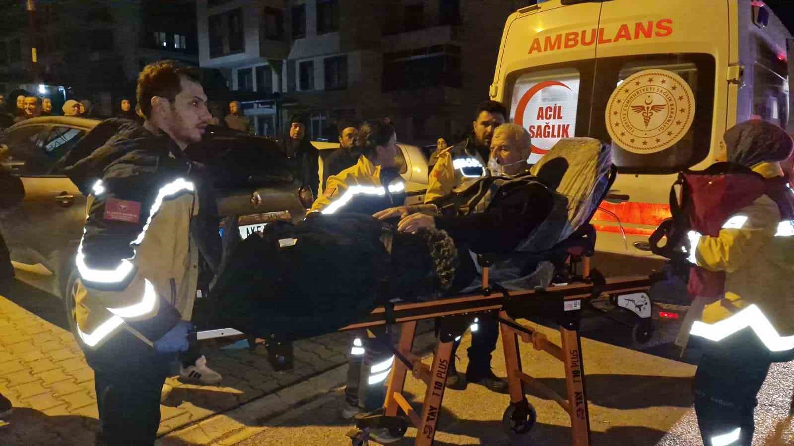 Tartıştığı annesine kızıp daireyi ateşe verdi: 10 kişi dumandan etkilendi
