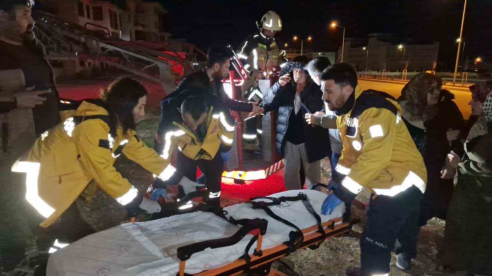 Tartıştığı annesine kızıp daireyi ateşe verdi: 10 kişi dumandan etkilendi
