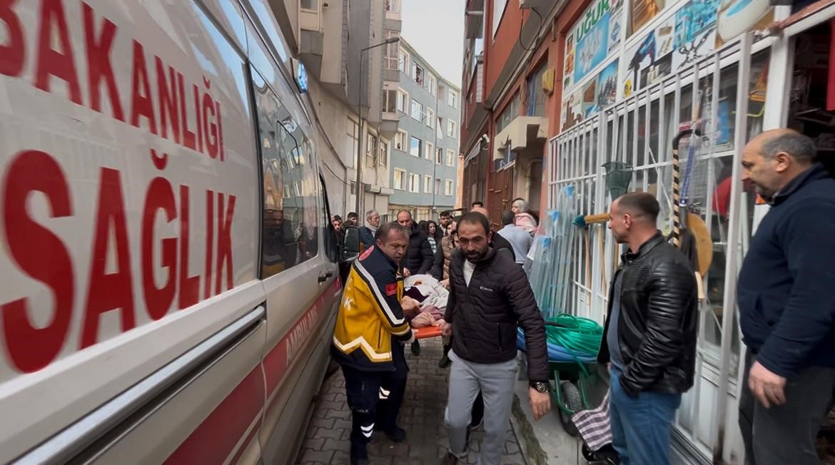 Tartıştığı komşusunu bıçakla yaraladı
