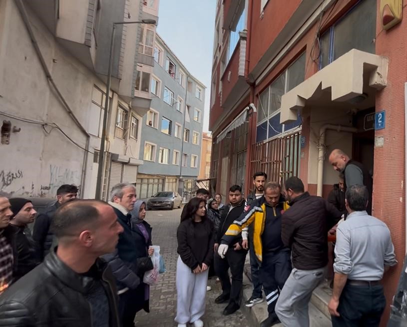 Tartıştığı komşusunu bıçakla yaraladı
