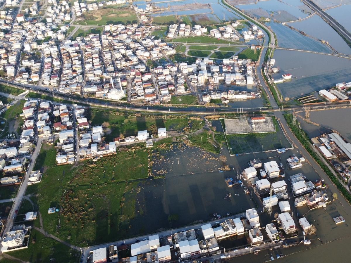 Taşan Gediz Nehri dolayısıyla mahsur kalan 44 kişi ve 127 hayvan kurtarıldı
