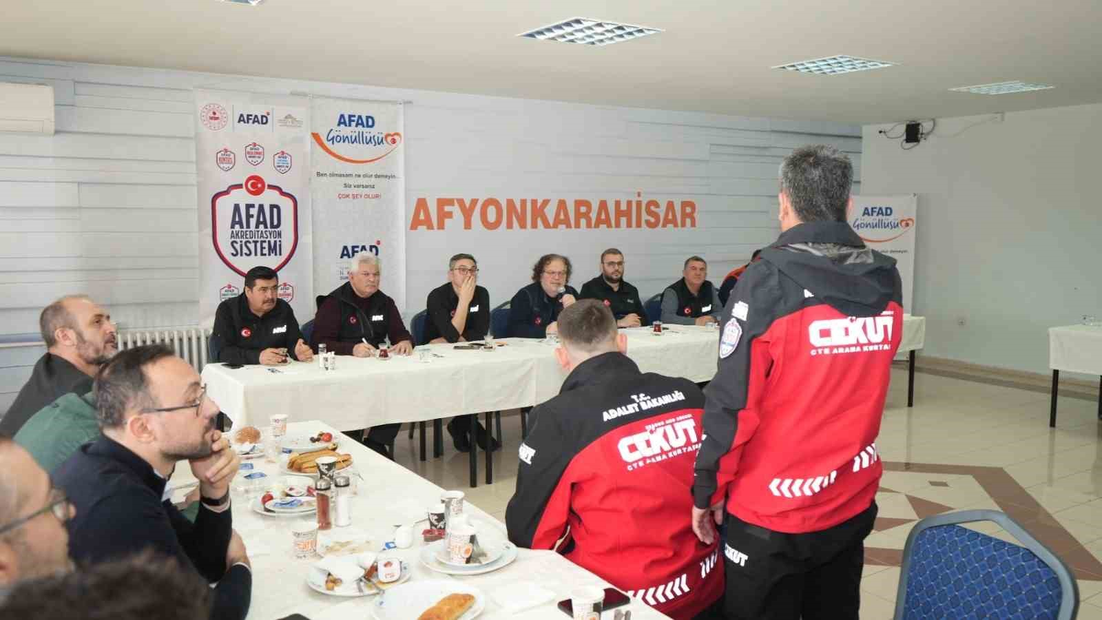 Taşdelen, arama kurtarma ve gönüllülük sisteminin önemine dikkat çekti
Taşdelen, arama kurtarma ve gönüllülük sisteminin önemine dikkat çekti