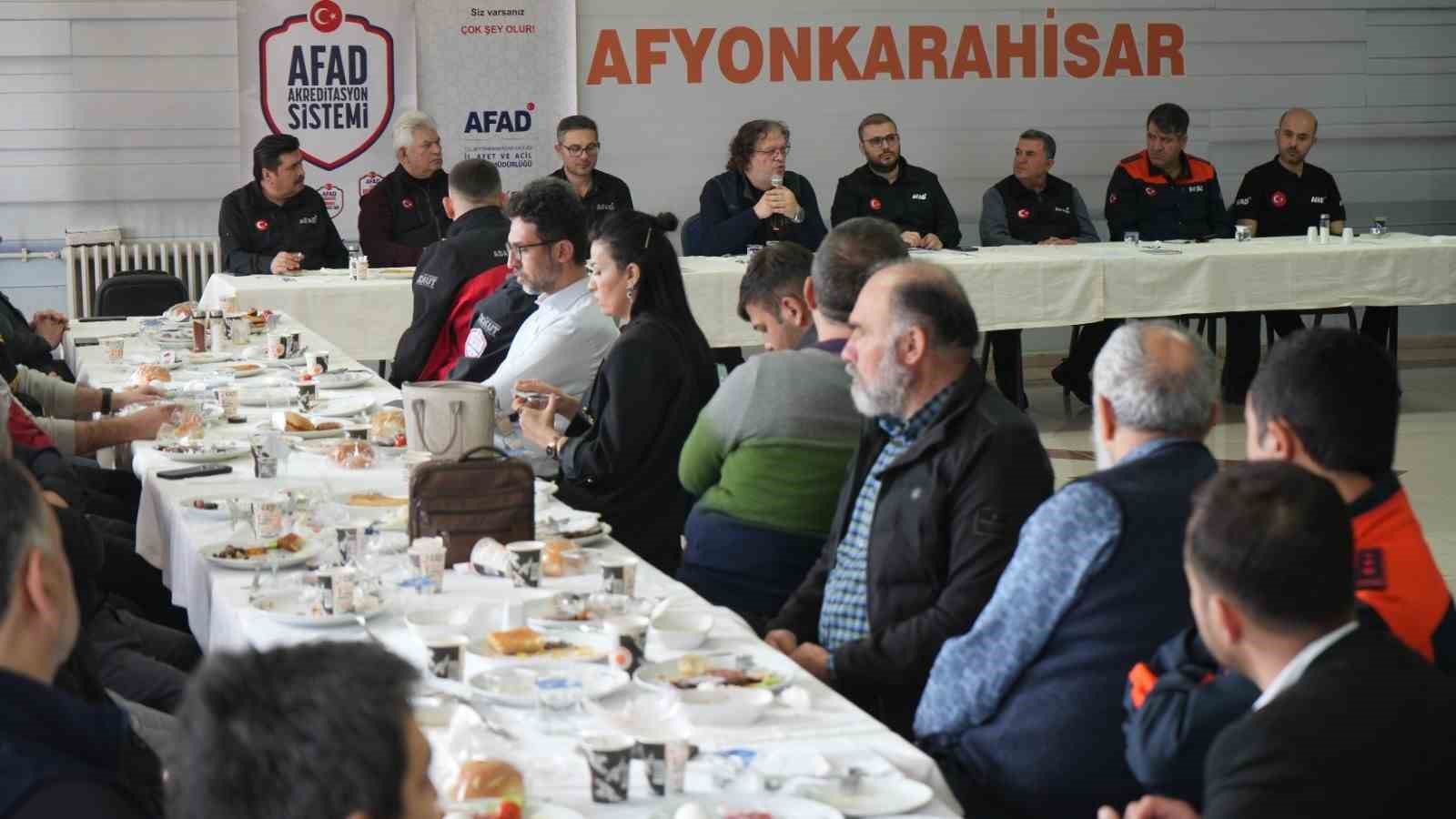 Taşdelen, arama kurtarma ve gönüllülük sisteminin önemine dikkat çekti
Taşdelen, arama kurtarma ve gönüllülük sisteminin önemine dikkat çekti