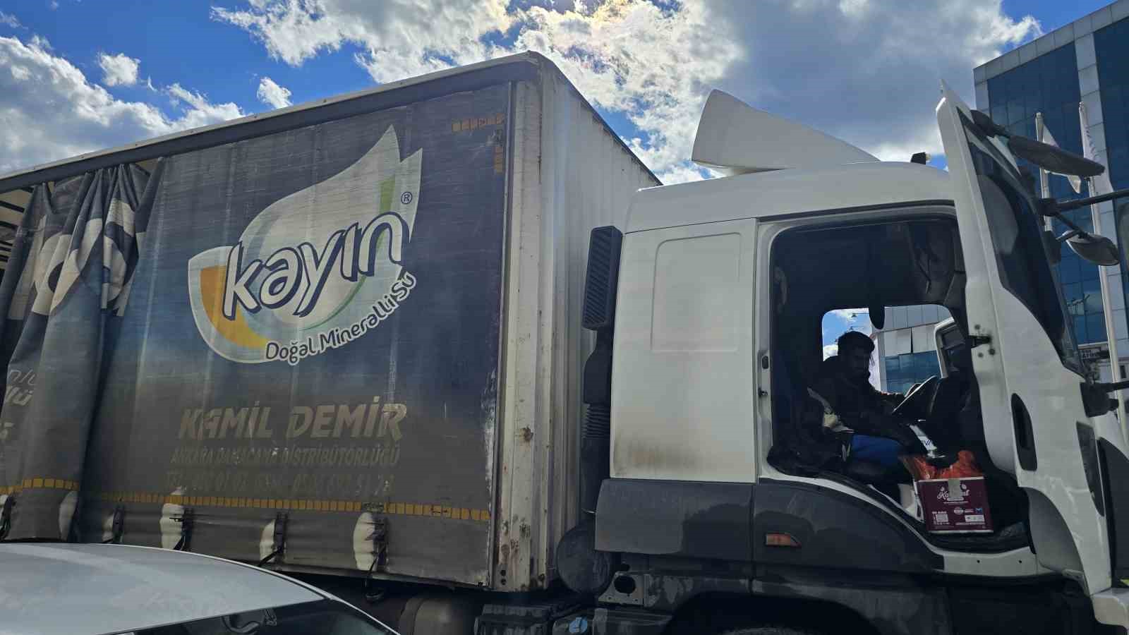 Taşıdığı sularla yangının büyümesini engelledi
