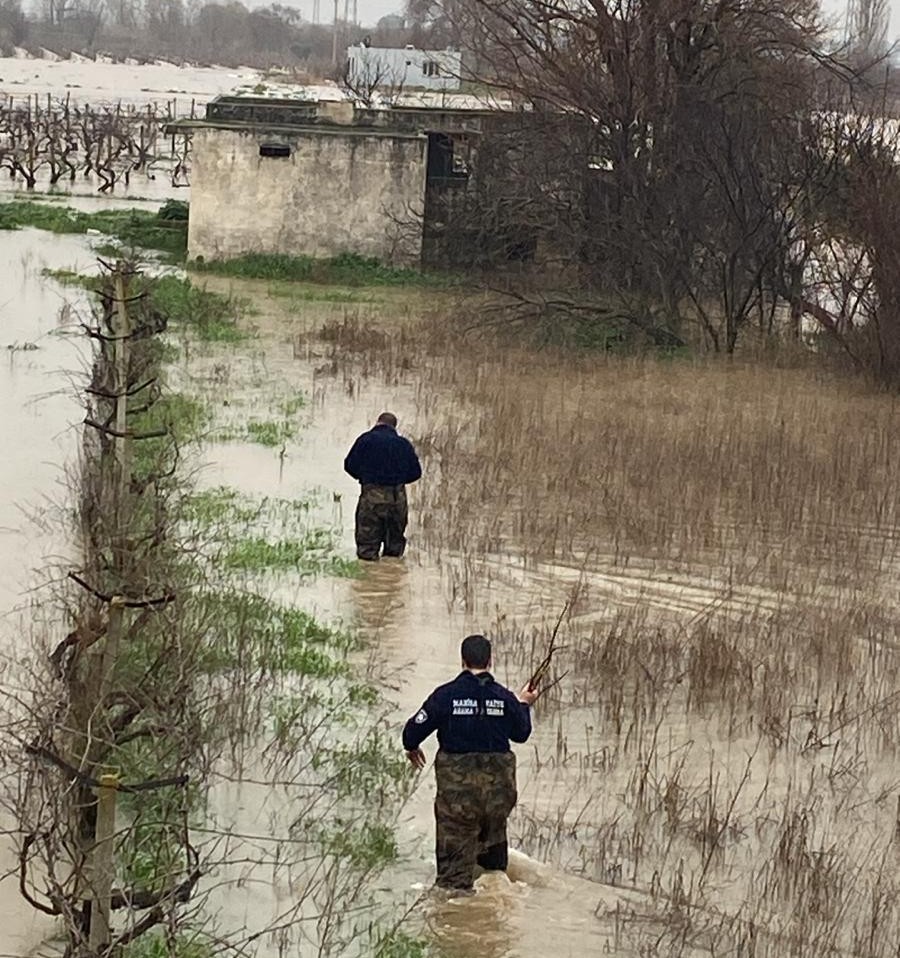Taşkın sebebiyle mahsur kalan aile kurtarıldı
