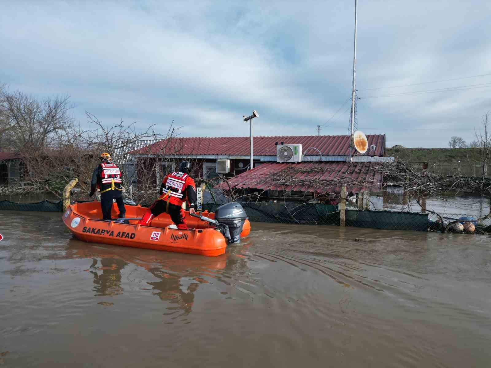 Taşkında mahsur kalan hayvanlar kurtarılmaya devam ediyor
