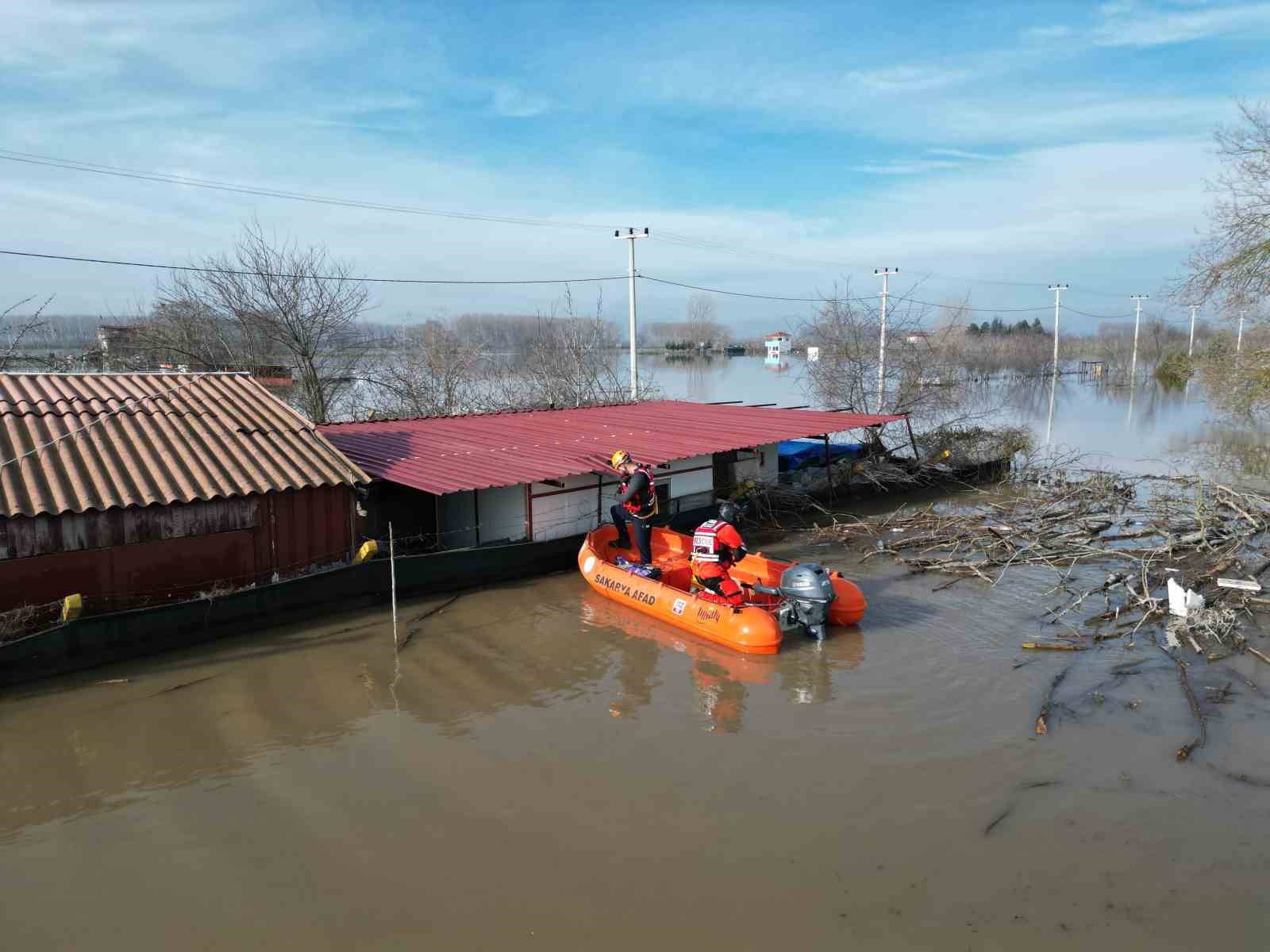 Taşkında mahsur kalan hayvanlar kurtarılmaya devam ediyor

