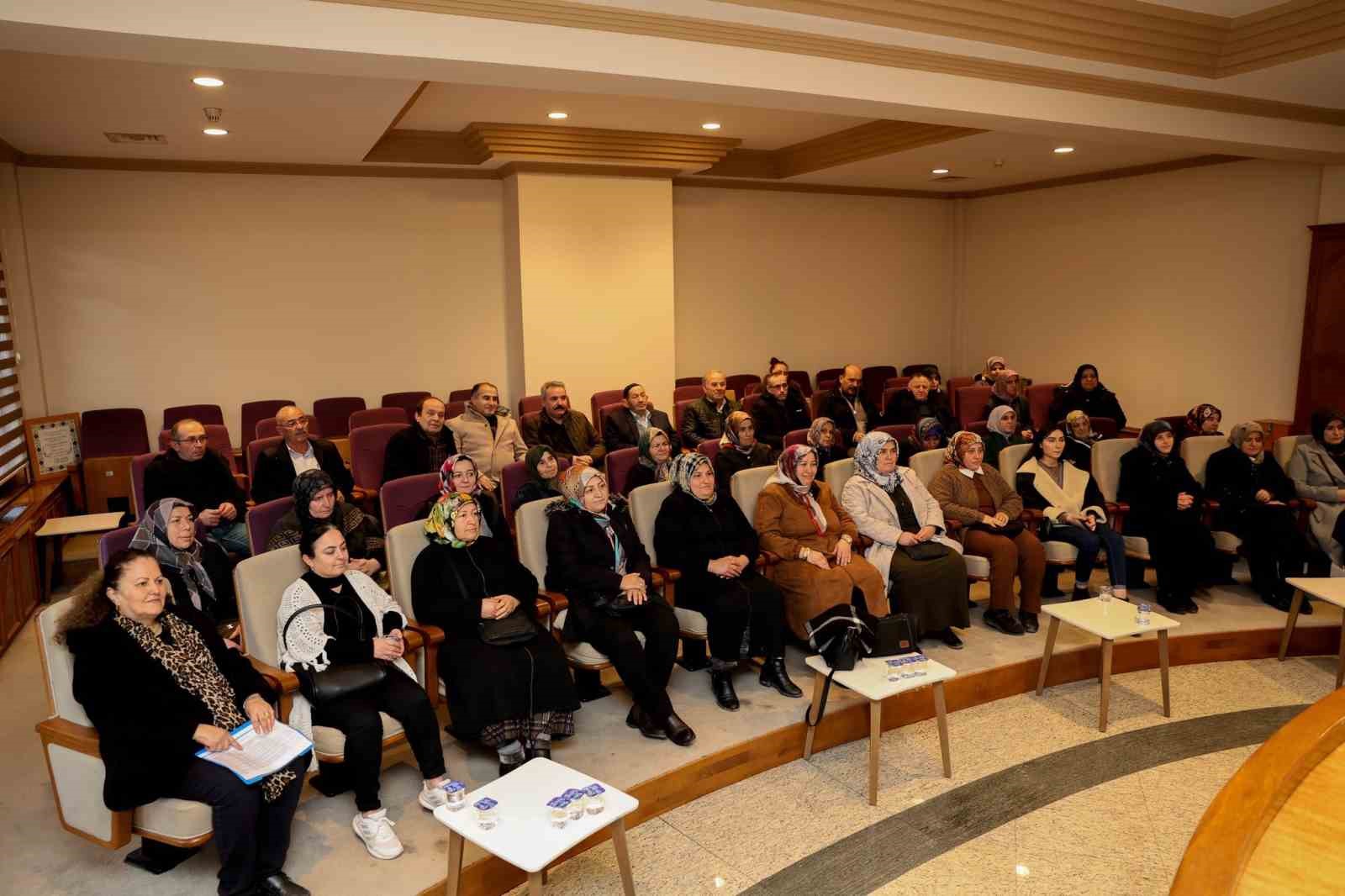 Taşköprü sarımsağı için yevmiye ücreti bin 350 lira olarak belirlendi
Taşköprü sarımsağı için yevmiye ücreti bin 350 lira olarak belirlendi