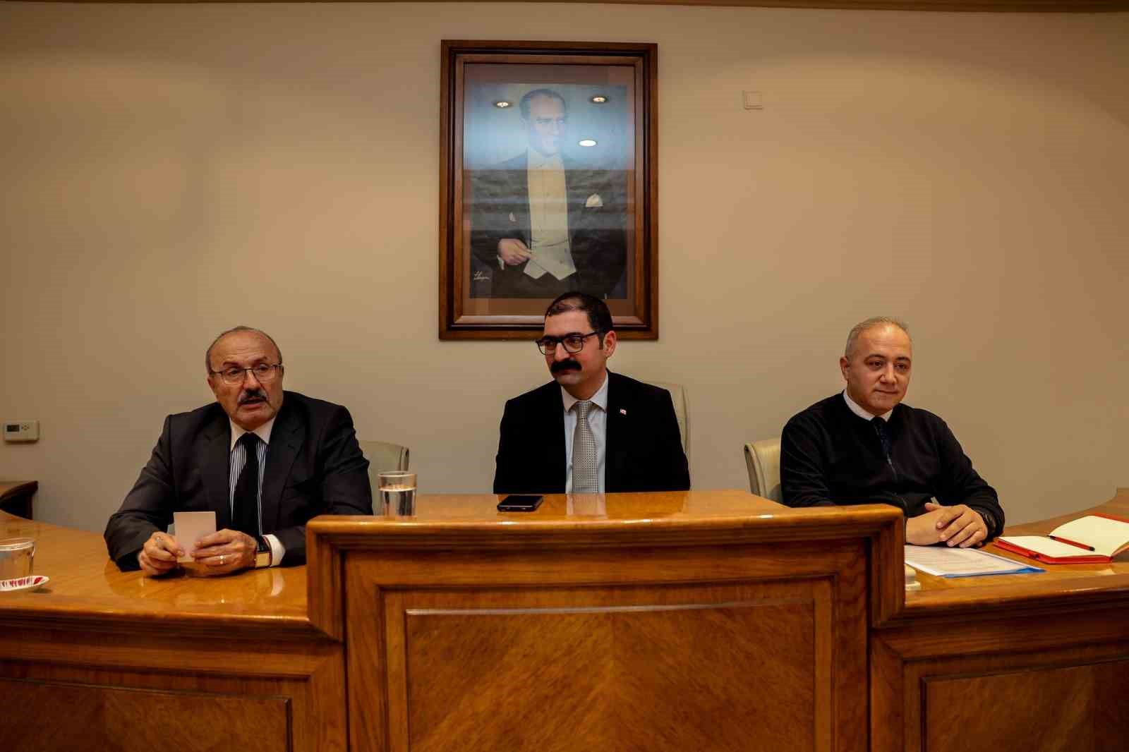 Taşköprü sarımsağı için yevmiye ücreti bin 350 lira olarak belirlendi
Taşköprü sarımsağı için yevmiye ücreti bin 350 lira olarak belirlendi