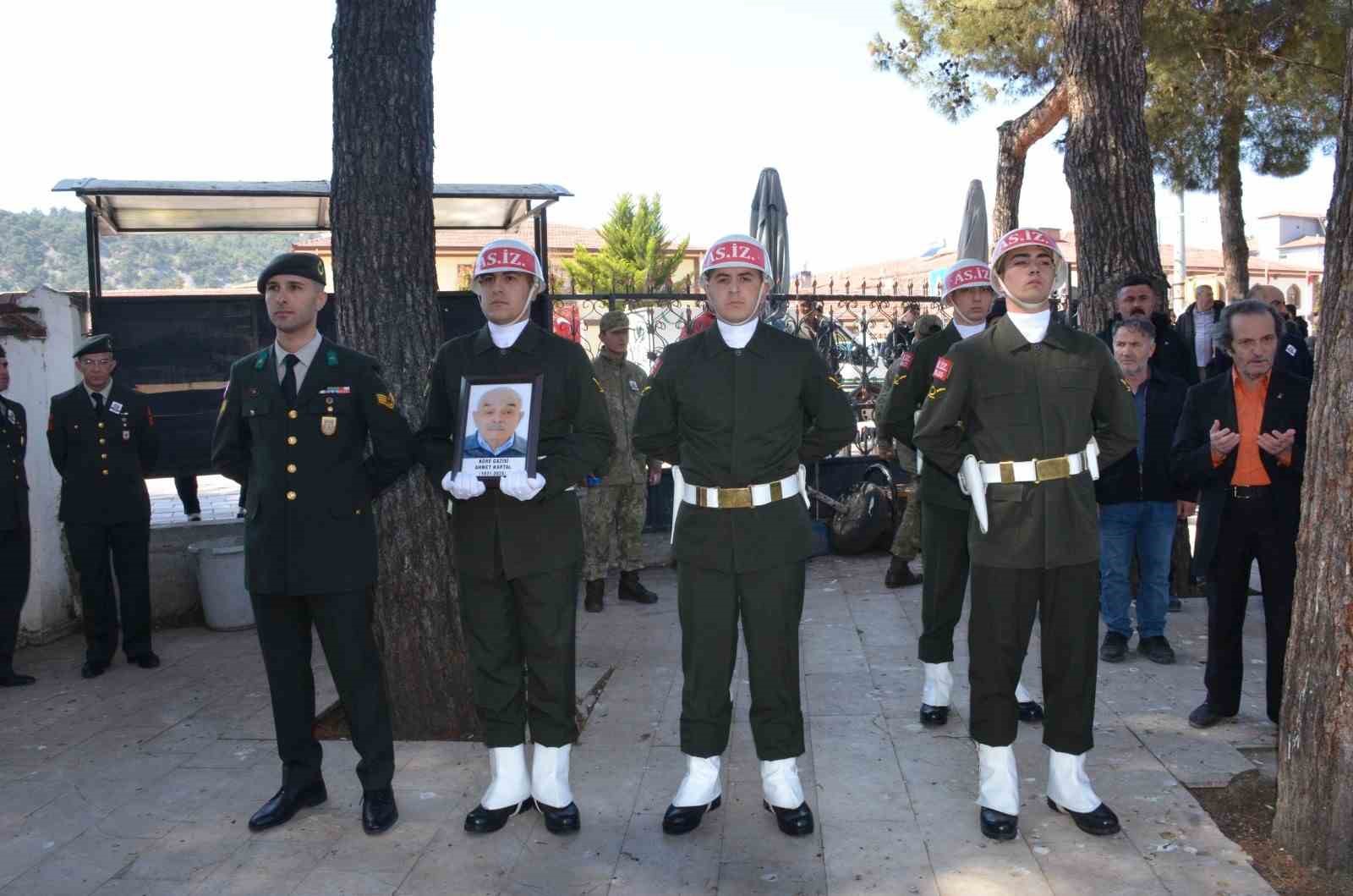 Taşova’nın son Kore gazisi son yolculuğuna uğurlandı
