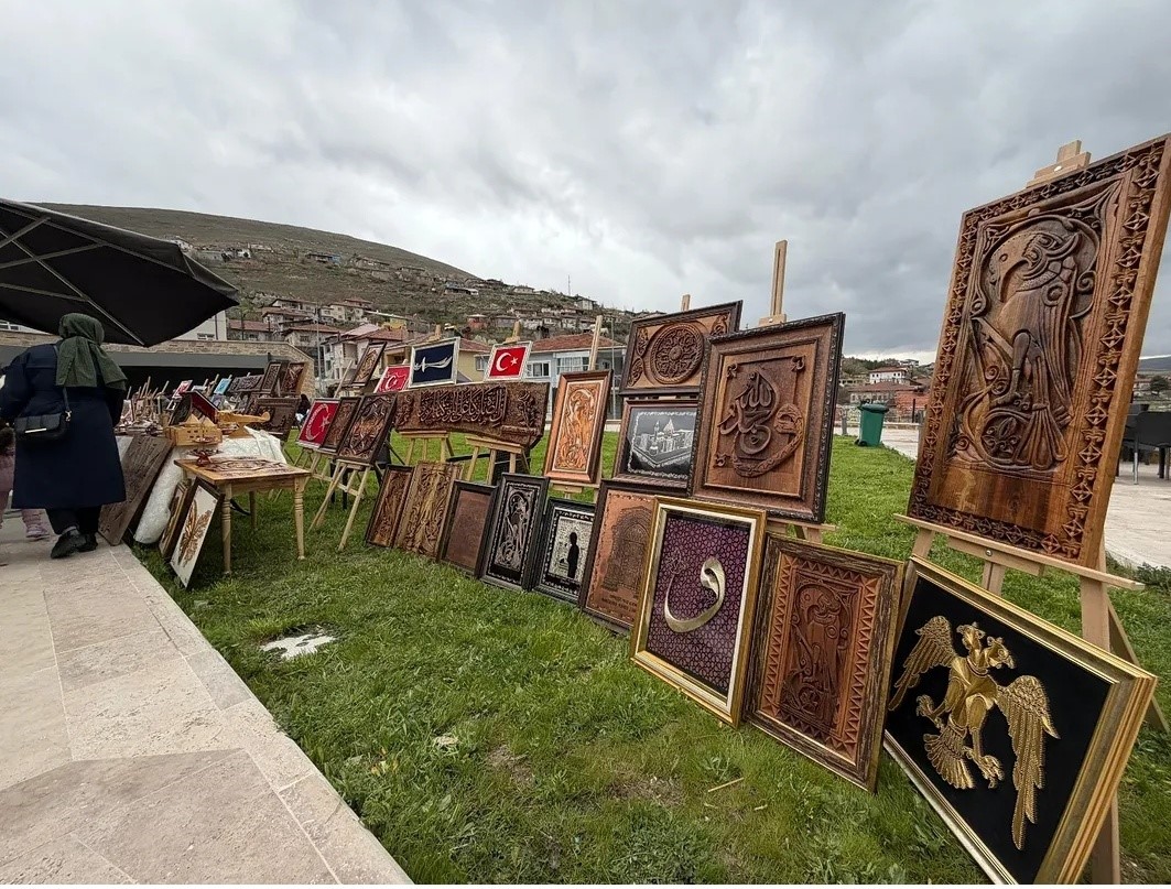 "Taştaki gizem, ruhtaki huzur’ 8 asırlık camide anlamlı etkinliğe ev sahipliği yaptı
