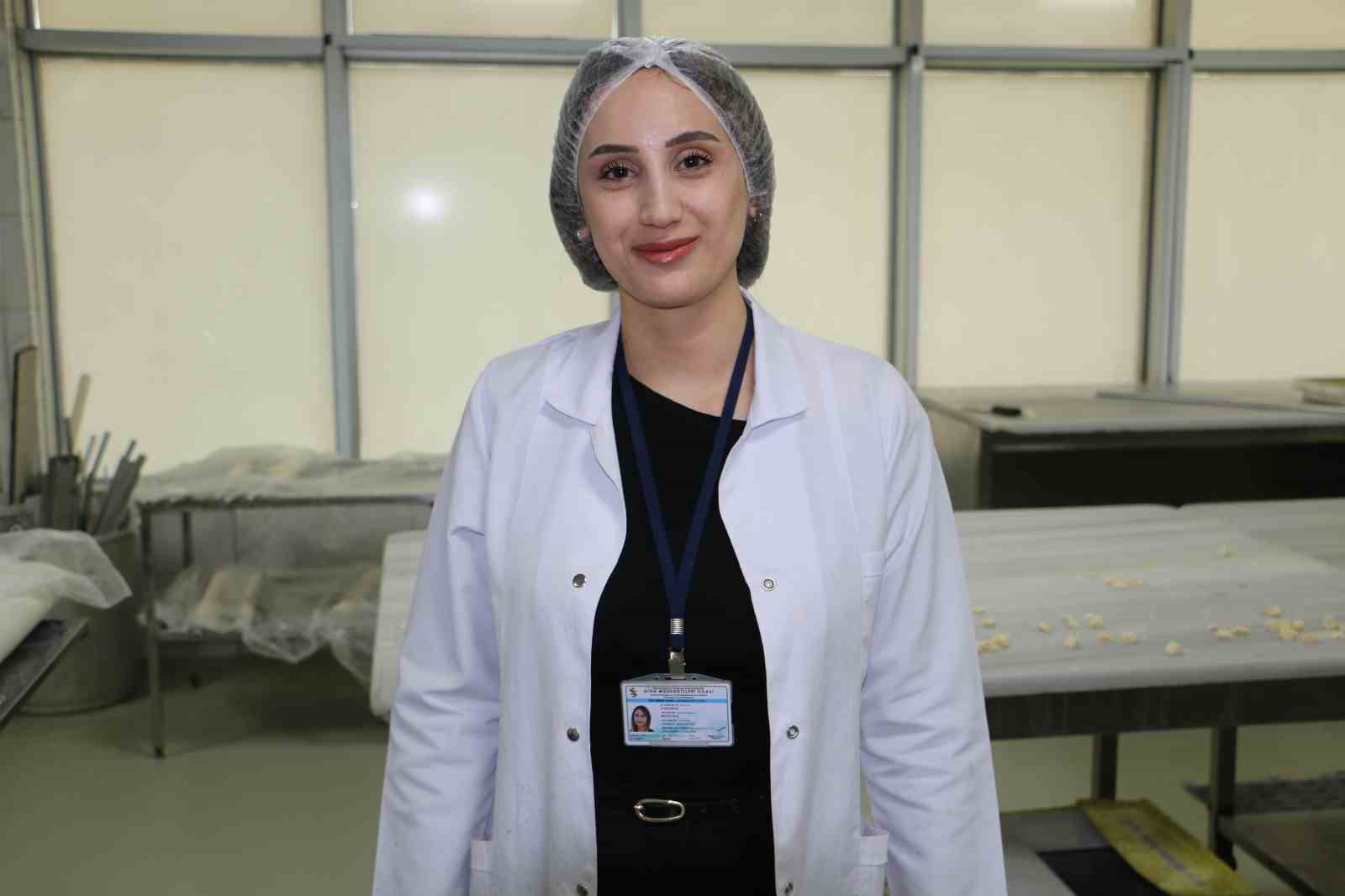 Tatlı imalathanelerinde Ramazan yoğunluğunda da hijyen ve kaliteden ödün verilmiyor
Tatlı imalathanelerinde Ramazan yoğunluğunda da hijyen ve kaliteden ödün verilmiyor