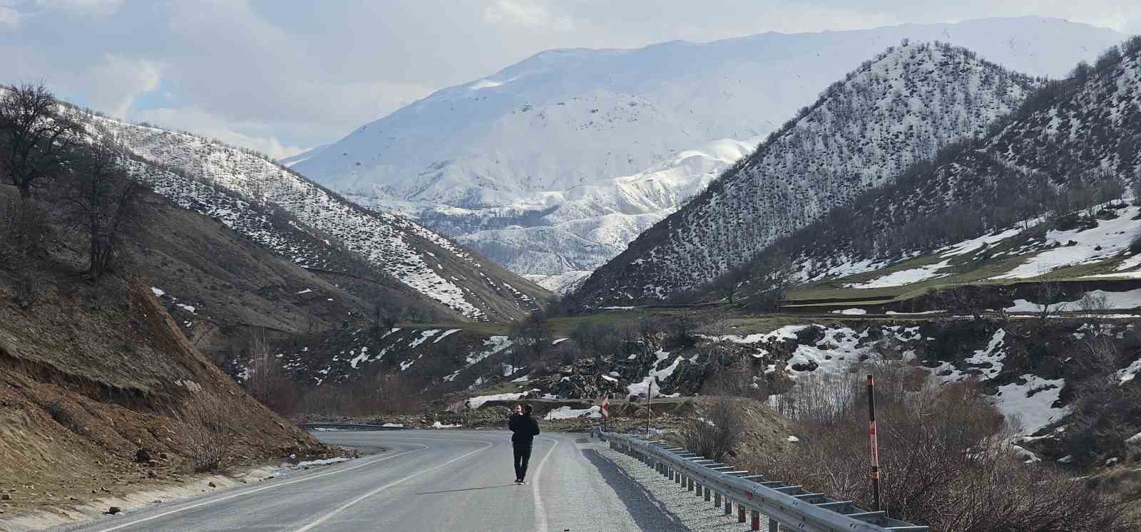 Tatvan ile Hizan arasındaki eşsiz manzaralar hayran bırakıyor
