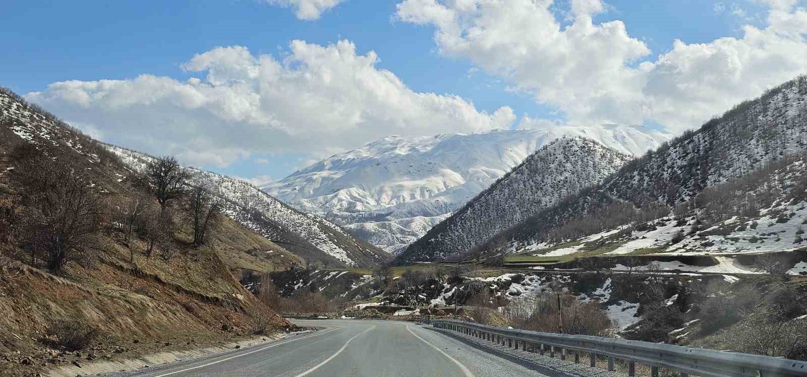 Tatvan ile Hizan arasındaki eşsiz manzaralar hayran bırakıyor
