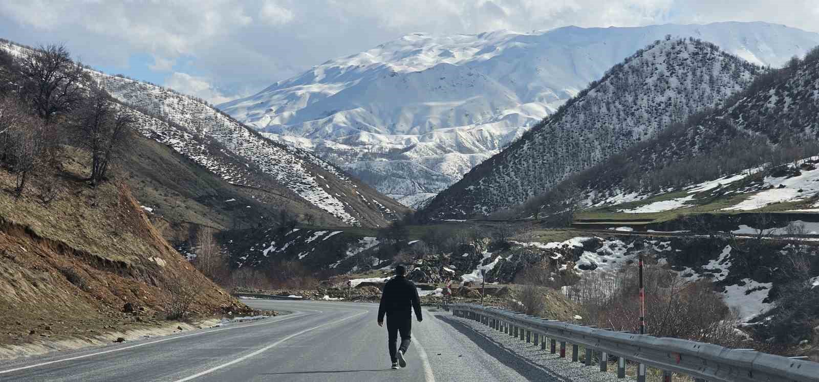 Tatvan ile Hizan arasındaki eşsiz manzaralar hayran bırakıyor
