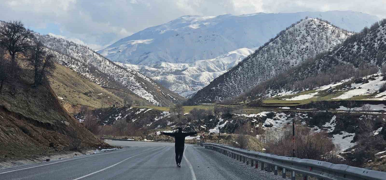 Tatvan ile Hizan arasındaki eşsiz manzaralar hayran bırakıyor
