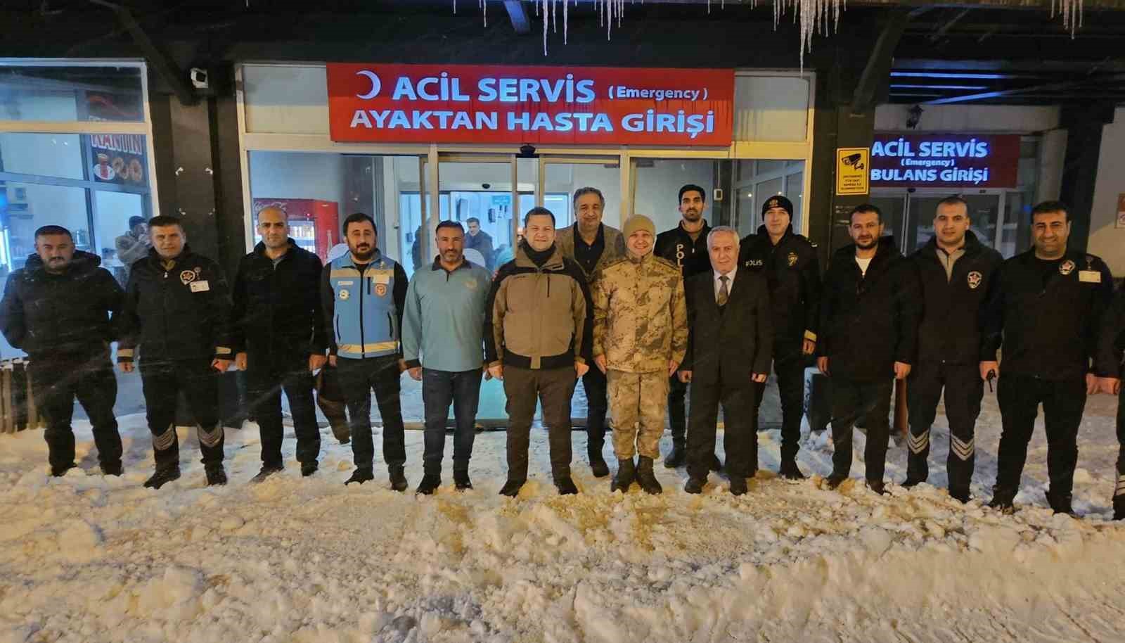 Tatvan Kaymakamı Demirer’den yeni yıl ziyaretleri
