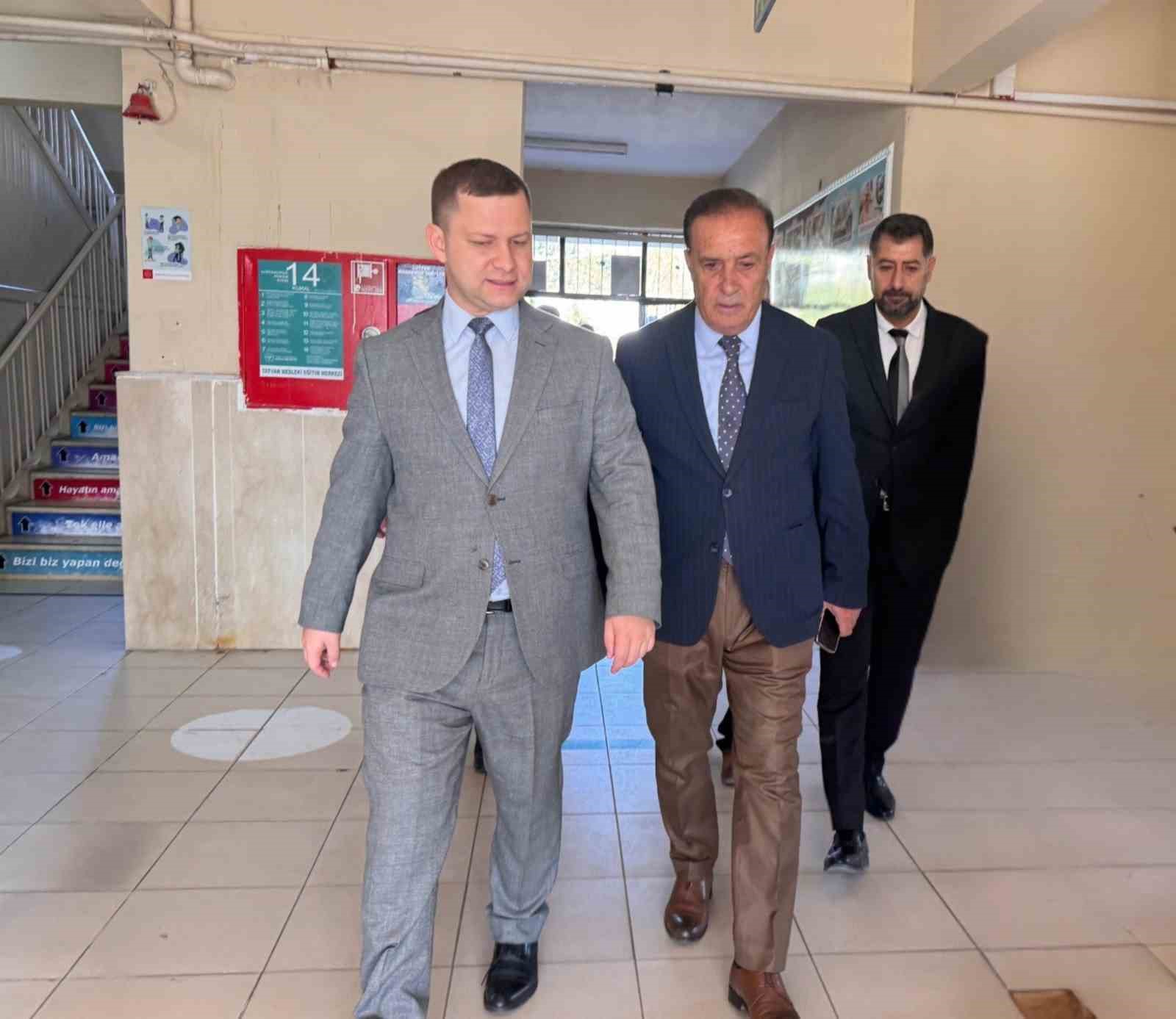 Tatvan Mesleki Eğitim Merkezi bölgenin nitelikli iş gücünü yetiştiriyor
Tatvan Mesleki Eğitim Merkezi bölgenin nitelikli iş gücünü yetiştiriyor