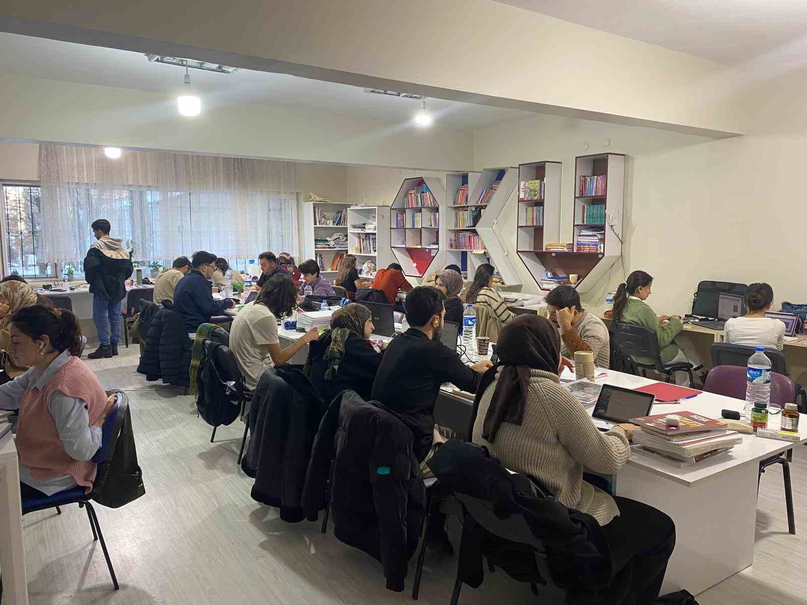 Tatvan SYDV, 2025’te yardımlar ve sosyal projelerle gönüllere dokundu
