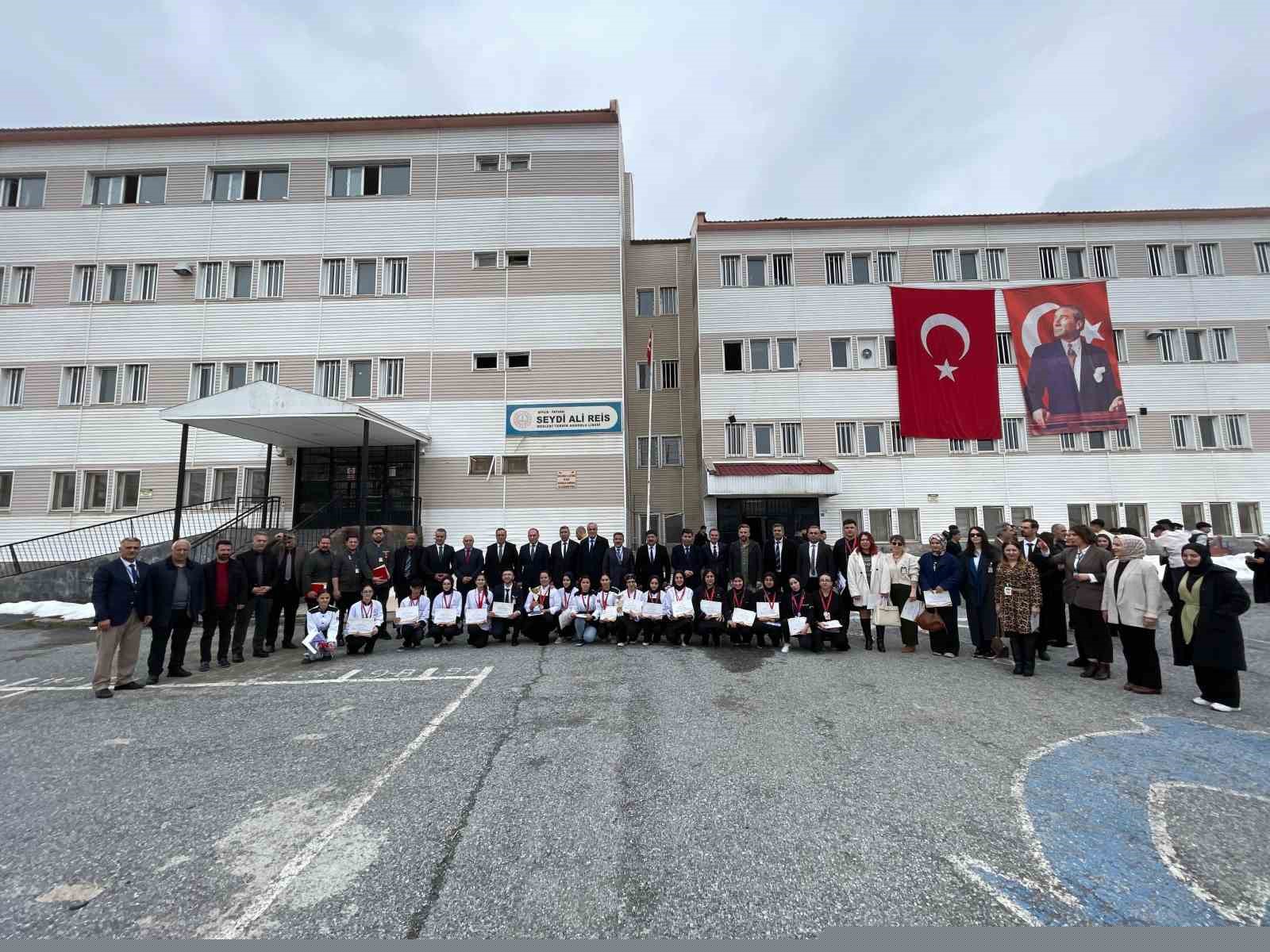 Tatvan’da "2. Uluslararası Gastronomi Yarışması" düzenlendi
Tatvan’da "2. Uluslararası Gastronomi Yarışması" düzenlendi