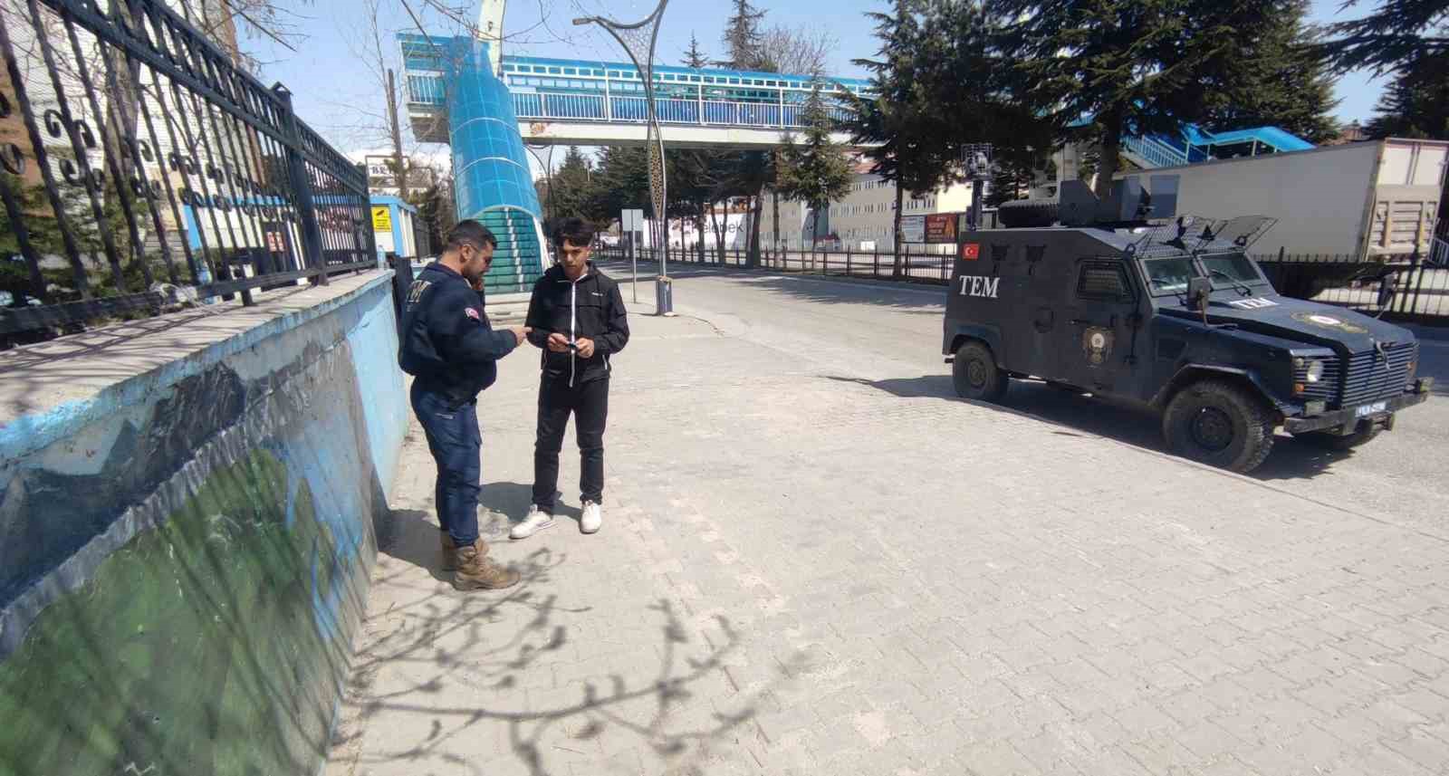 Tatvan’da okul çevrelerinde güvenlik önlemleri artırıldı
