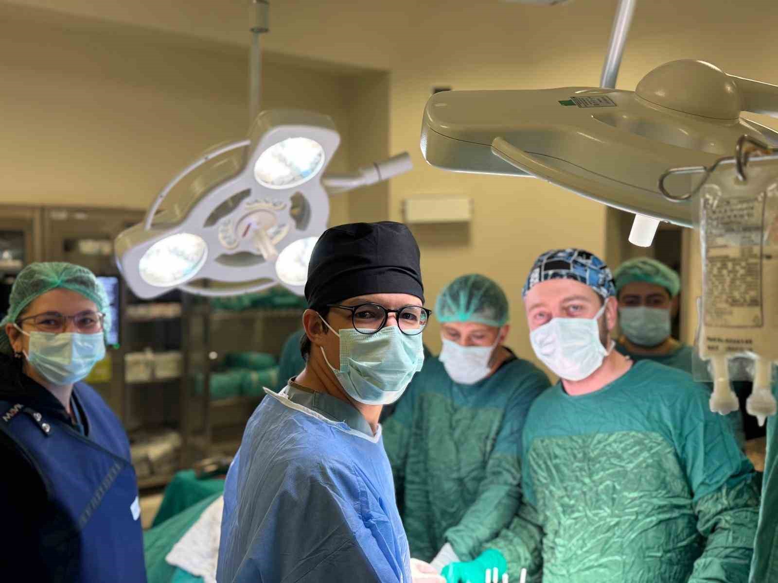 Tatvan’da omurga ve skolyoz ameliyatları başarıyla yapıldı
Tatvan’da omurga ve skolyoz ameliyatları başarıyla yapıldı