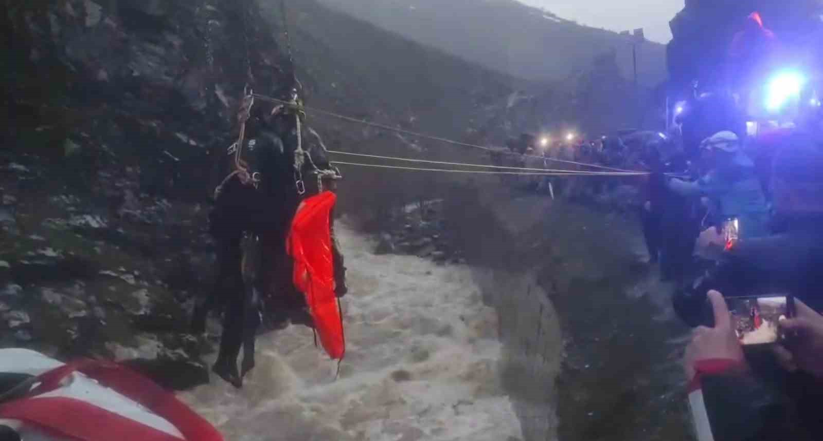 Tatvan’daki mikser kazasında sürücü hayatını kaybetti
