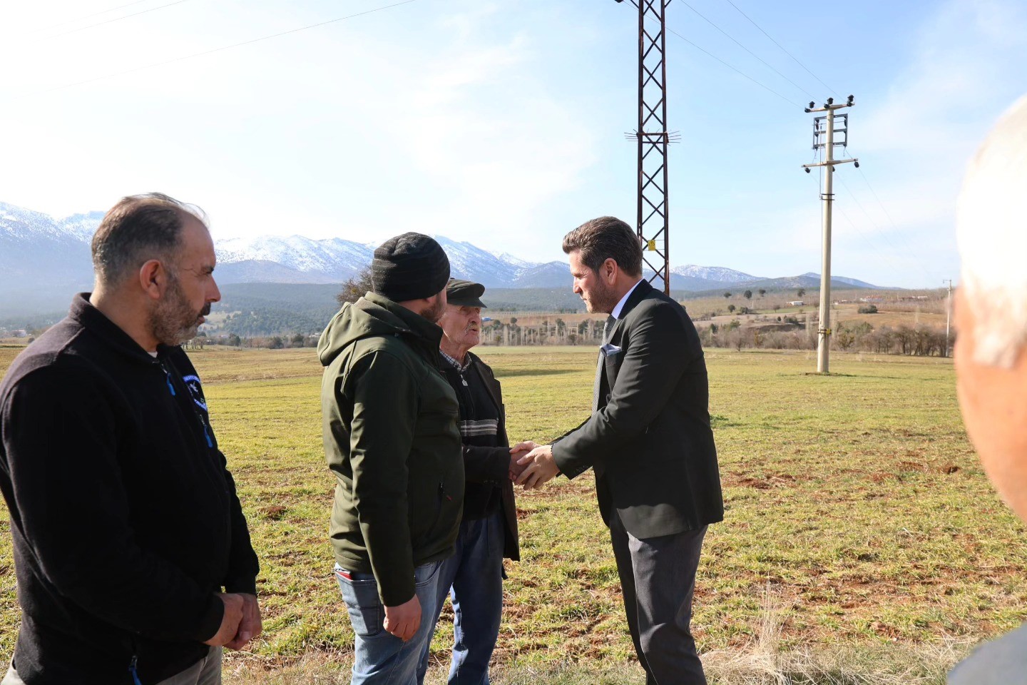 Tavas Belediyesinden çiftçiye dronlu gübreleme desteği
