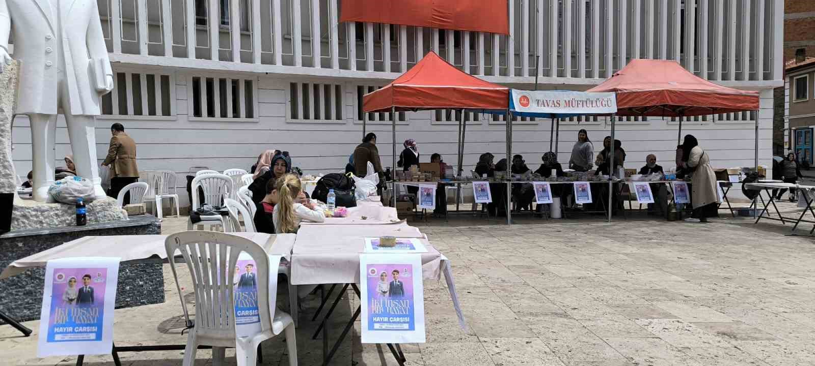 Tavas Müftülüğü evlenecek gençler için hayır çarşısı kurdu
