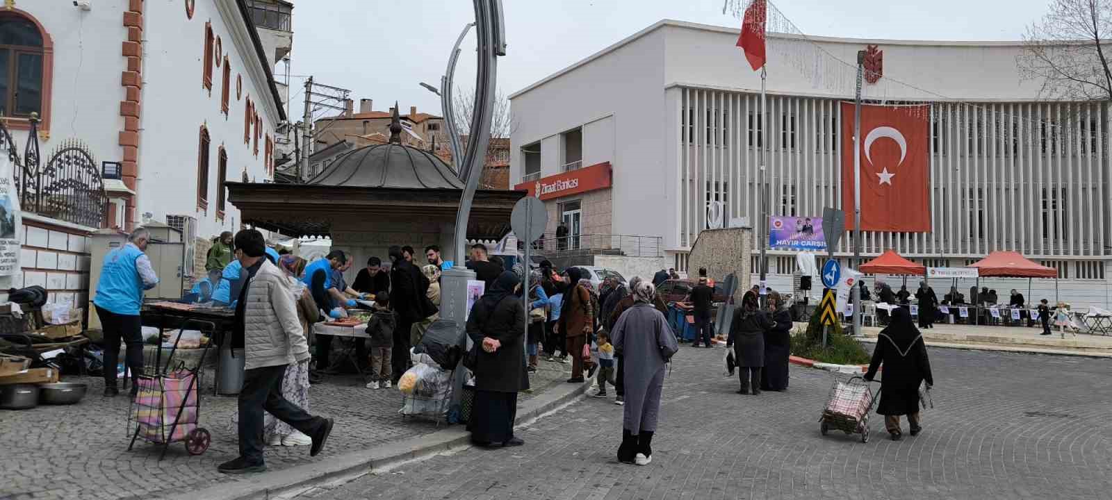 Tavas Müftülüğü evlenecek gençler için hayır çarşısı kurdu
