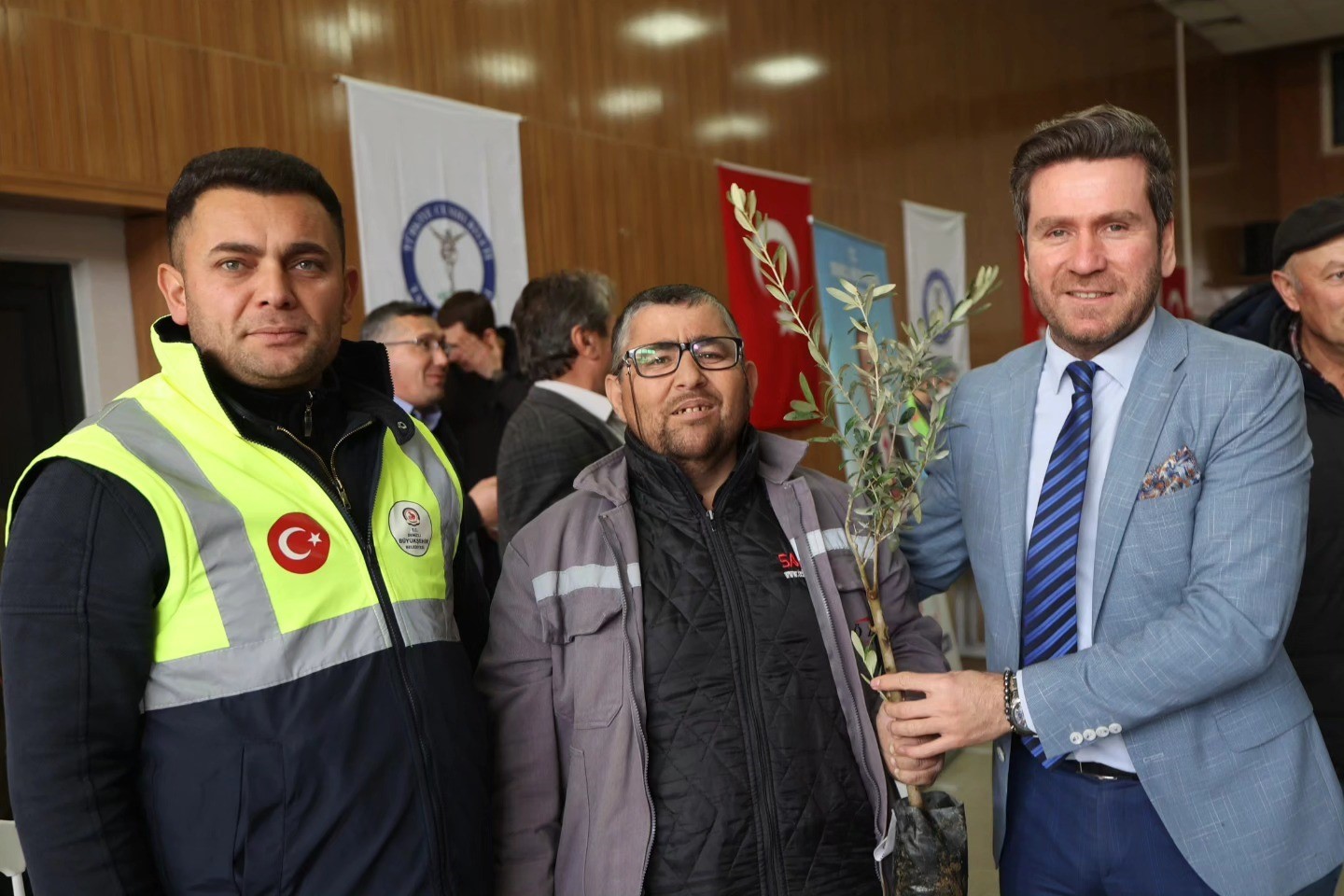 Tavaslı üreticilere 5 bin 991 zeytin fidanı dağıtıldı
