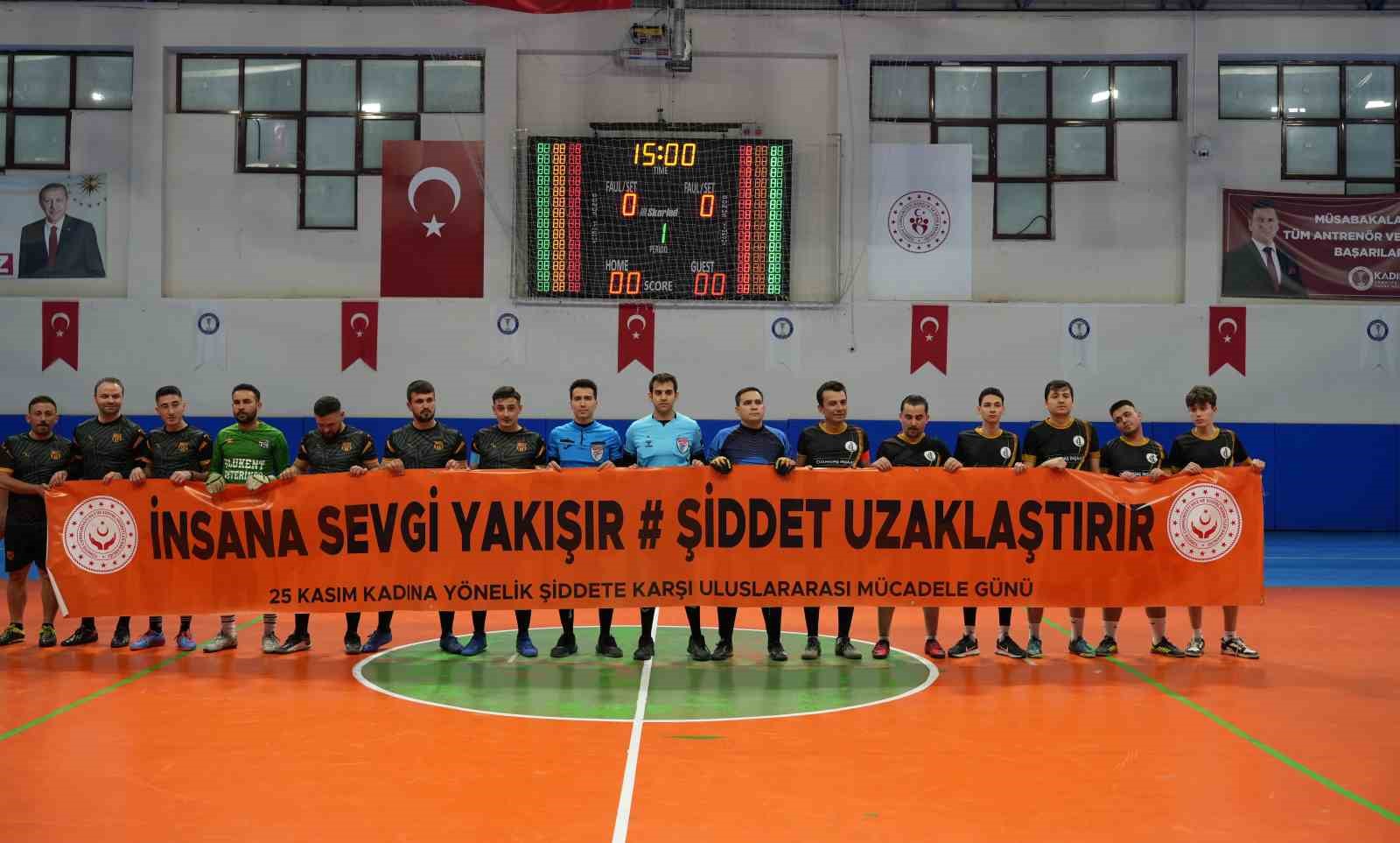 Tavas’ta mahalleler kozlarını sahada paylaştı
Tavas’ta mahalleler kozlarını sahada paylaştı