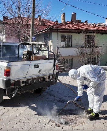 Tavas’ta rögarlar ilaçlanıyor
