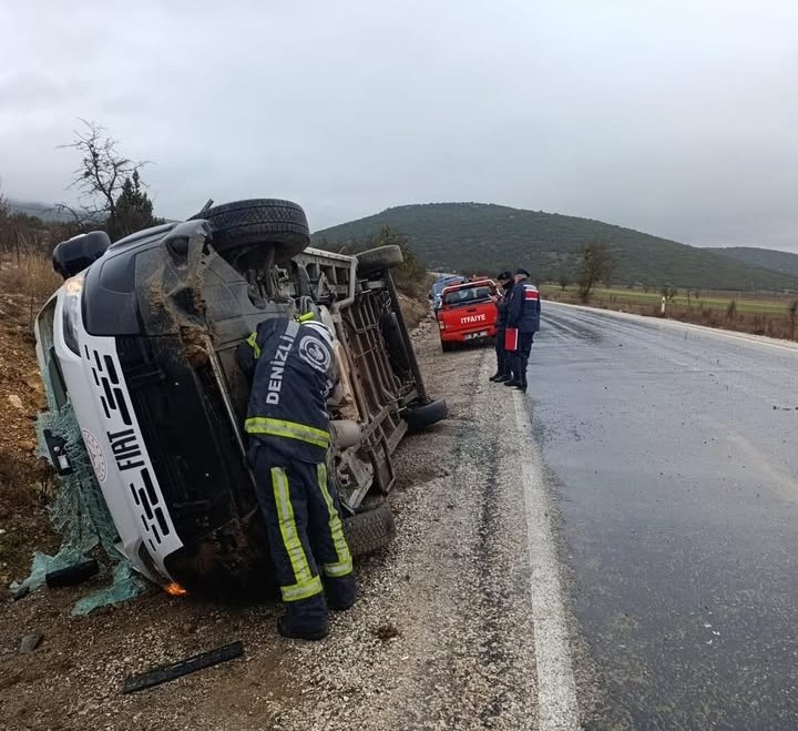 Tavas’ta servis aracı yan yattı; 9 yaralı
