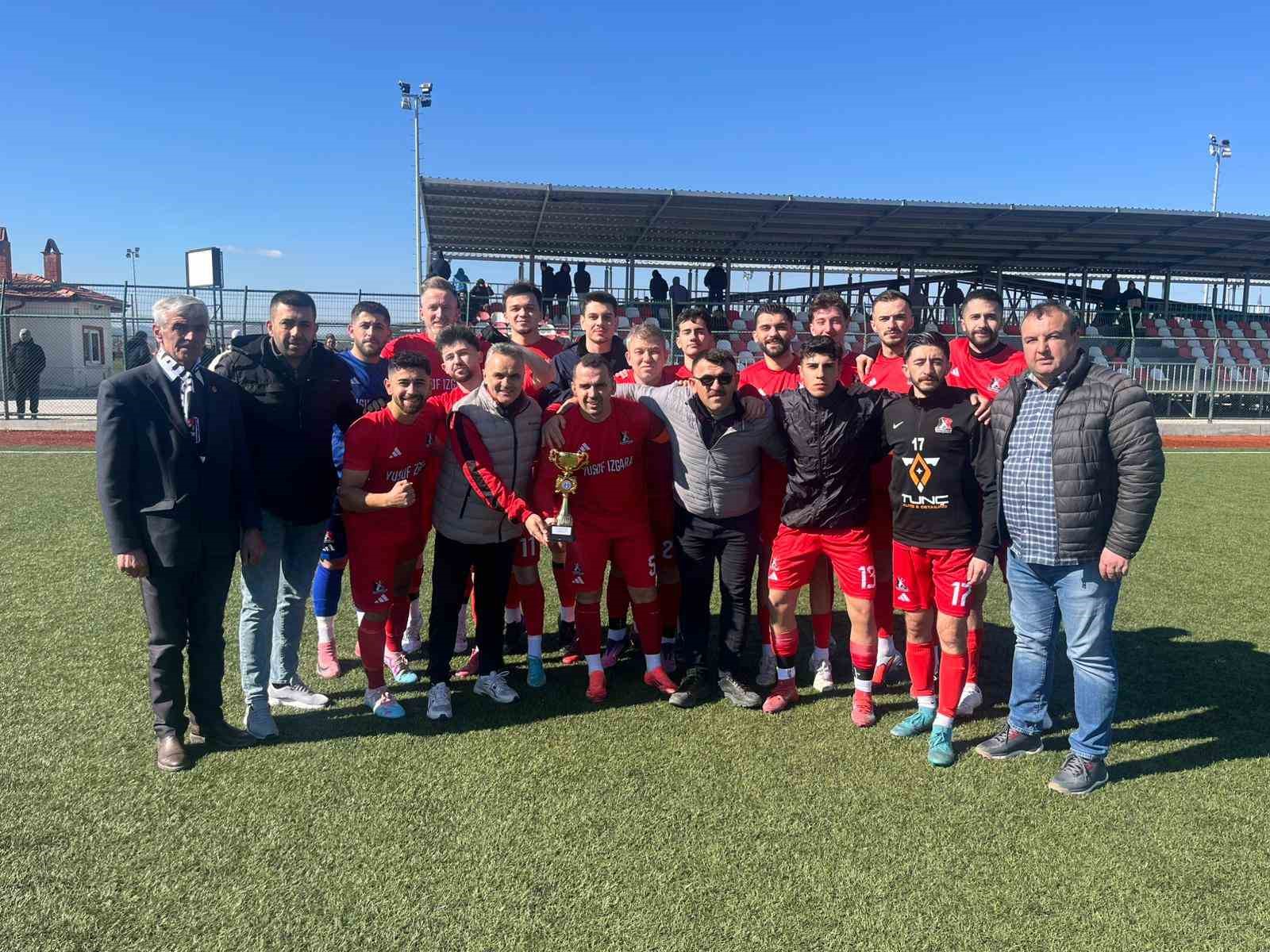 Tavşanlı Demirbilekspor kupasını aldı
Tavşanlı Demirbilekspor kupasını aldı