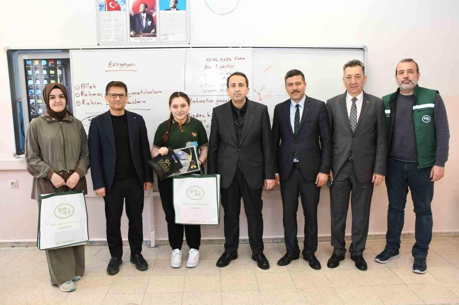 Tavşanlı Ressam Abdullah Taktak öğrencisi bölge birincisi oldu
