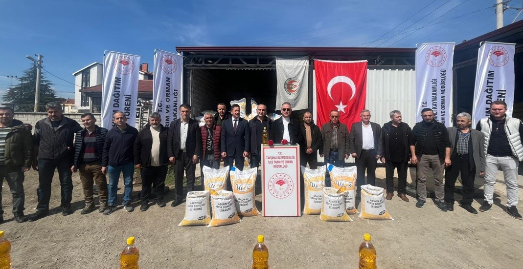 Tavşanlı’da 114 çiftçiye yüzde 75 hibeli Aspir tohum desteği
