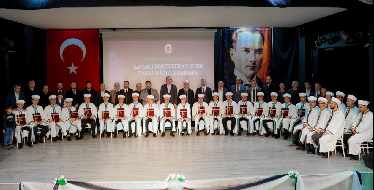 Tavşanlı’da 19 hafız belgelerini aldı
