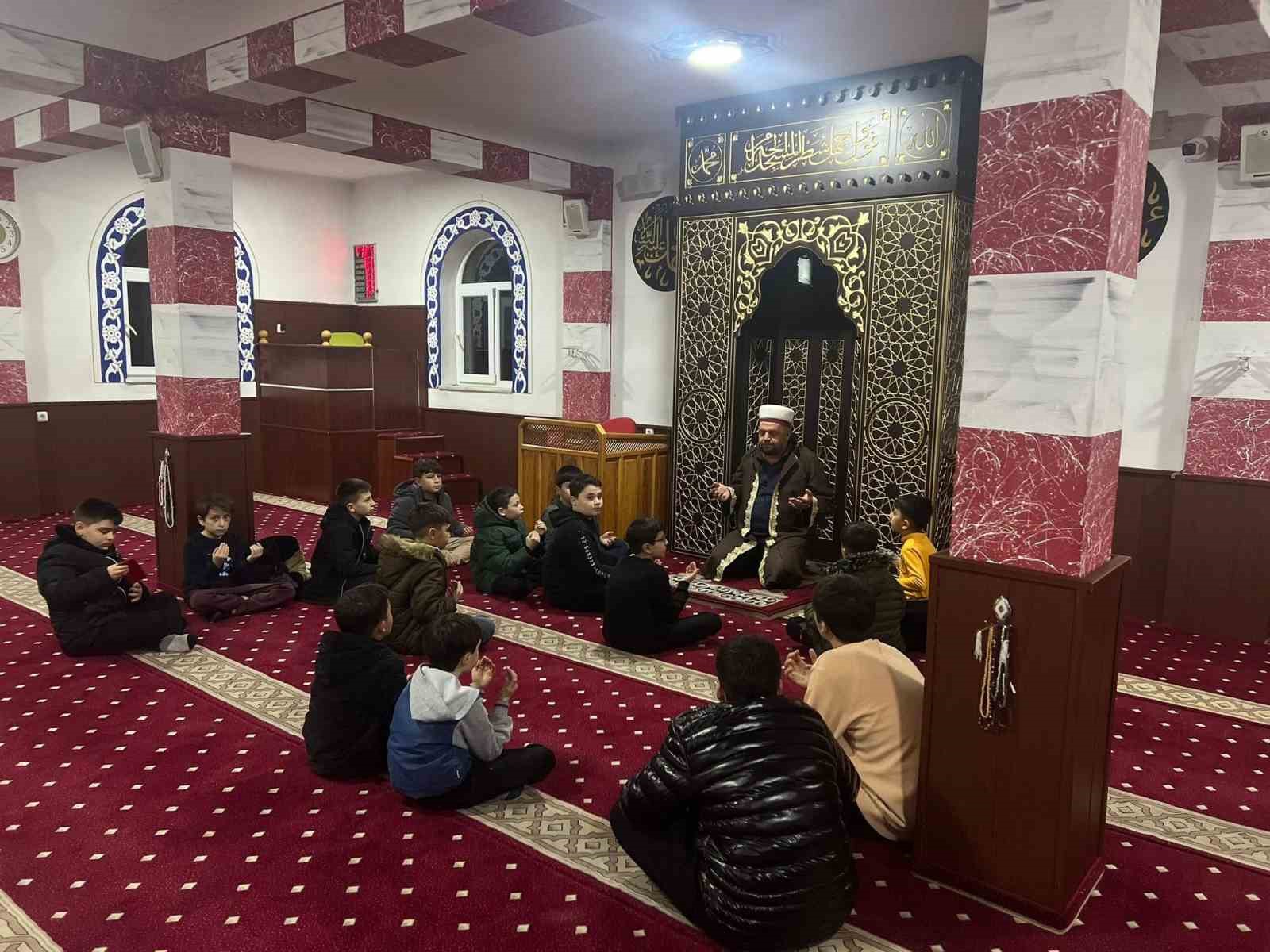 Tavşanlı’da 6 Şubat depremlerinde hayatını kaybedenler dualarla anıldı
