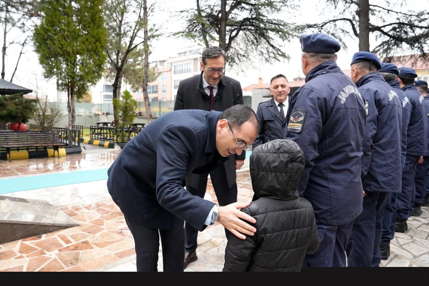 Tavşanlı’da bayramlaşmanın ardından güvenlik güçlerine ziyaret
