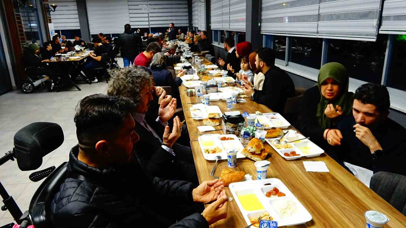 Tavşanlı’da engel tanımayan iftar
