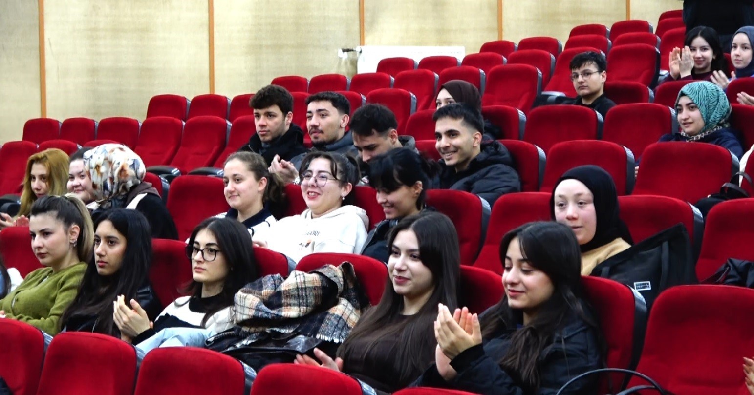 Tavşanlı’da geleceğin odyometristlerine kariyer rehberliği
Tavşanlı’da geleceğin odyometristlerine kariyer rehberliği