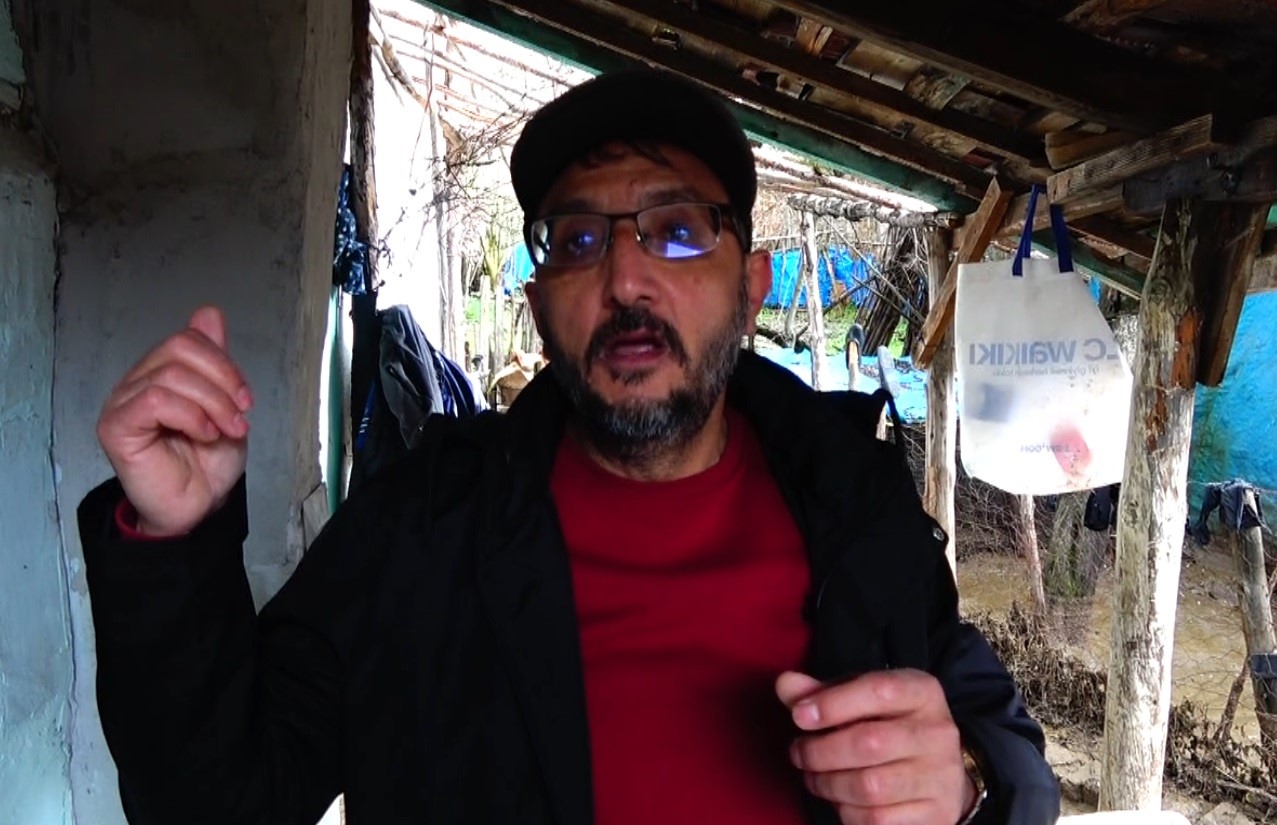 Tavşanlı’da gölet taştı, bir ev ve ahır sular altında kaldı
