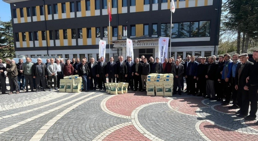 Tavşanlı’da hayvancılığa 4 milyon TL’lik destek
Tavşanlı’da hayvancılığa 4 milyon TL’lik destek